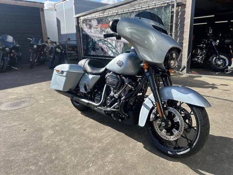  FLHXS STREET GLIDE SPECIAL Solid Colour Blacked Out