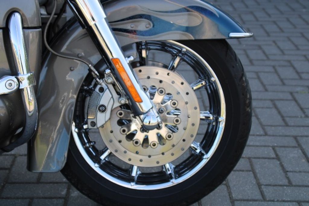 FLHTCUSE CVO  FLHTCUSE CVO