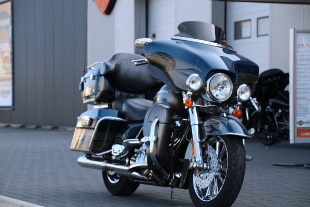 FLHTCUSE CVO  FLHTCUSE CVO