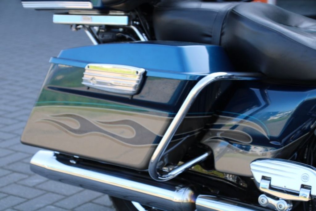 FLHTCUSE CVO  FLHTCUSE CVO