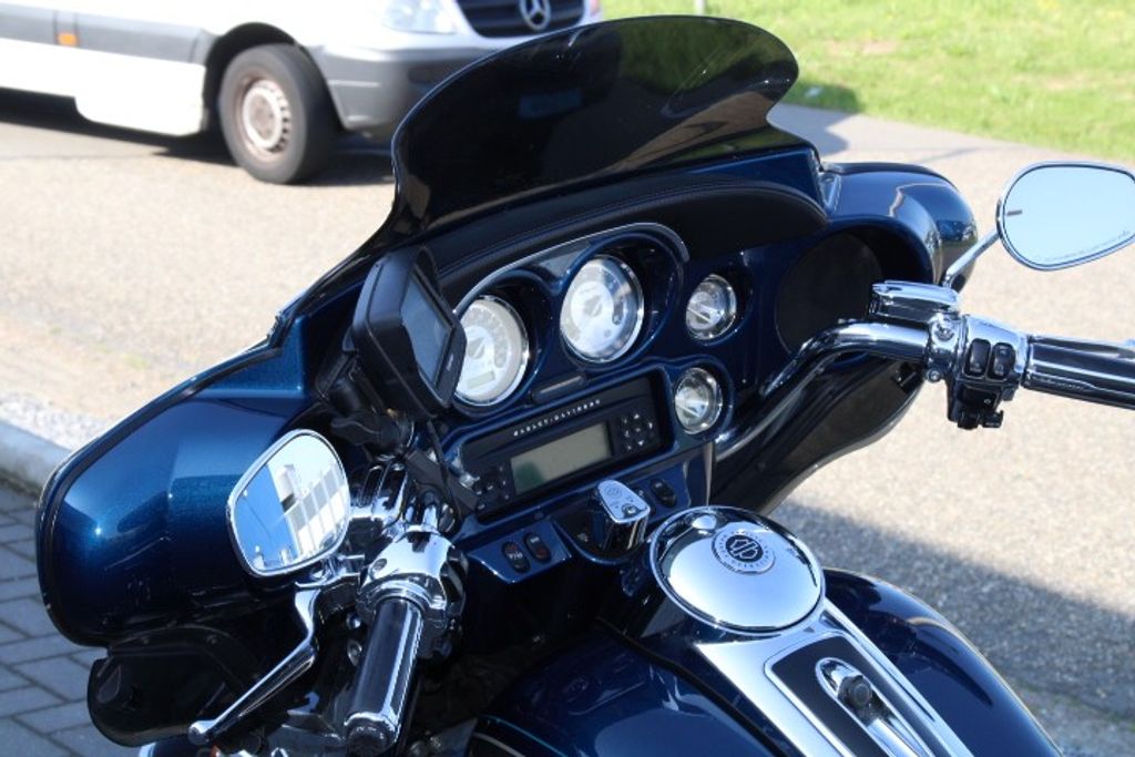 FLHTCUSE CVO  FLHTCUSE CVO