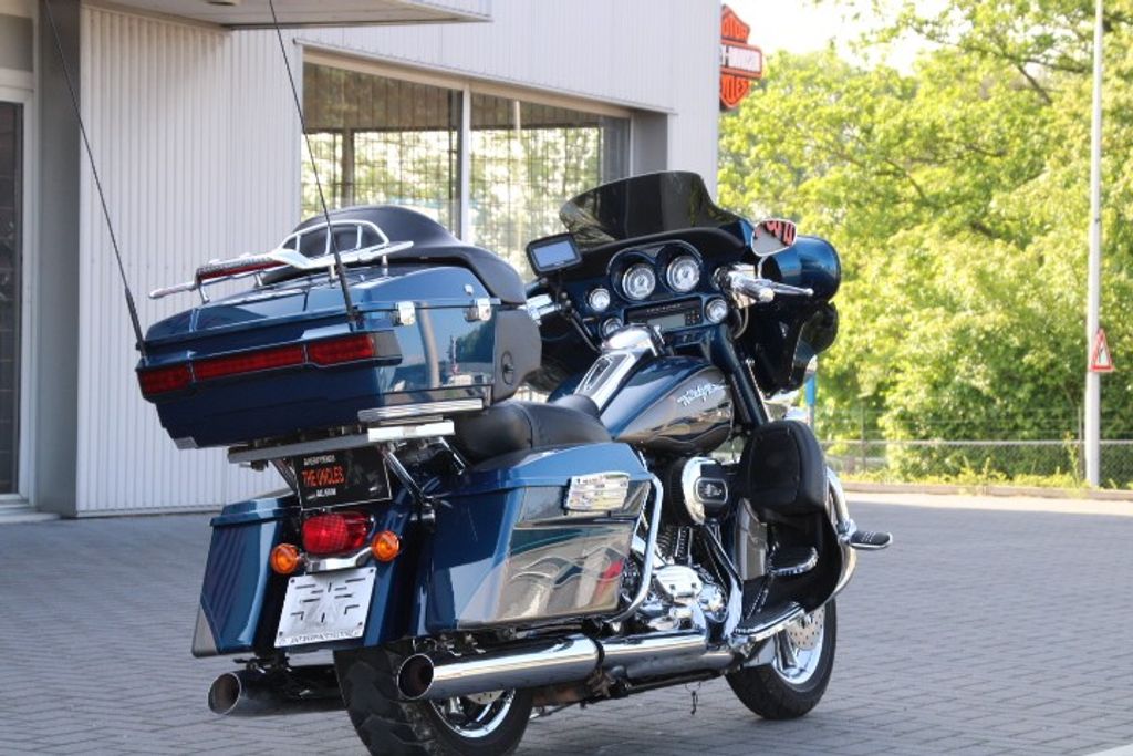 FLHTCUSE CVO  FLHTCUSE CVO