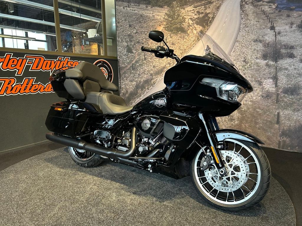  FLTRXL ROAD GLIDE LIMITED Black Trim - Vivid Black