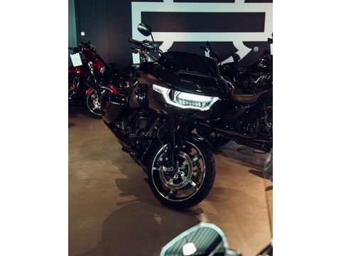  FLTRX Road Glide Black Trim Vivid Black