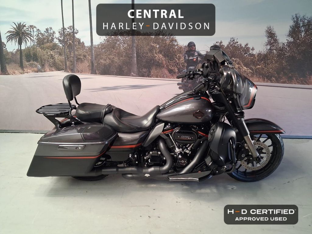  Cvo FLHXSE 1900 STREET GLIDE