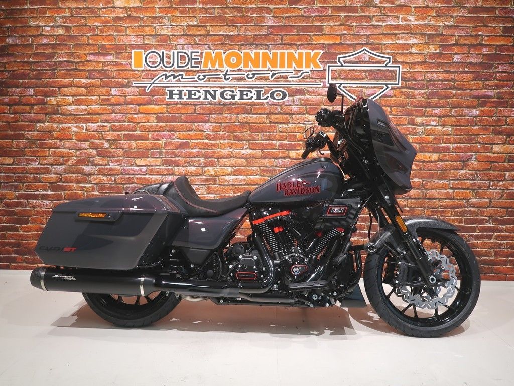  FLHXSTSE Street Glide CVO 121