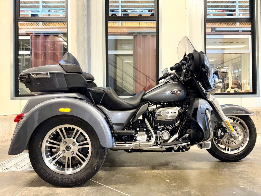  TRIKE FLHTCUTG TRI GLIDE ULTRA MET ELEKTRONISCH REGELBARE UITLAAT