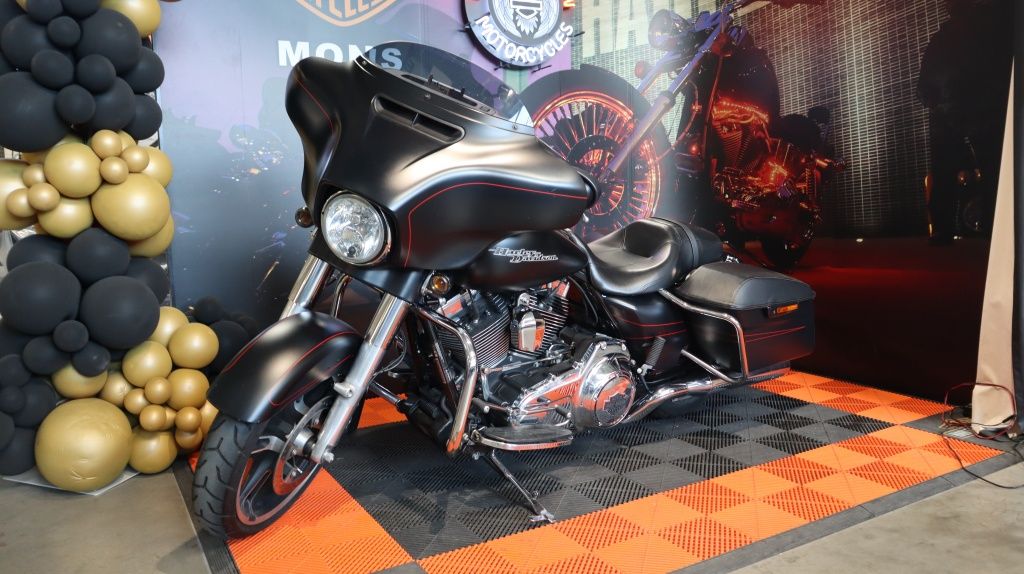  Tour street glide sp&eacute;cial