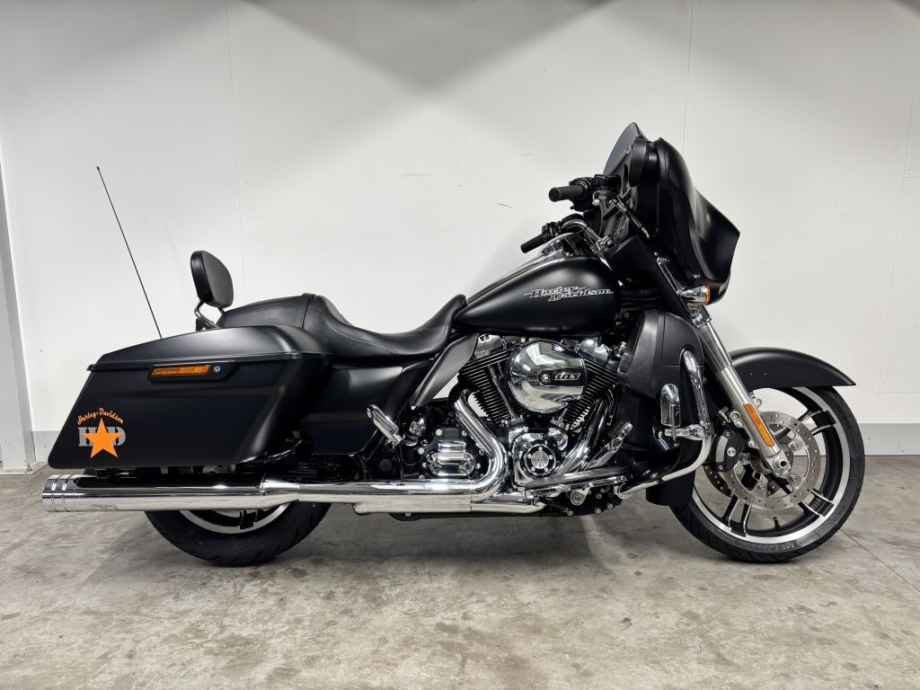  TOURING FLHX STREET GLIDE MET ELEKTRONISCH REGELBARE UITLAAT