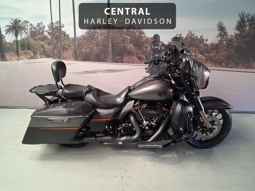  Cvo FLHXSE 1900 STREET GLIDE