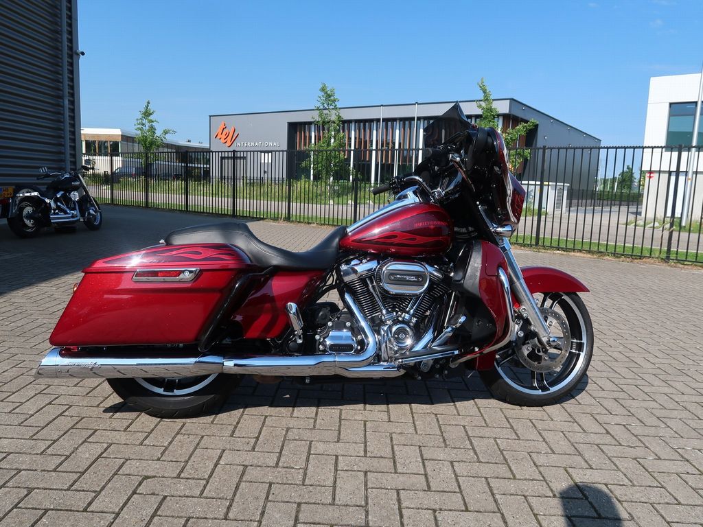  FLHXS Street Glide Spec. 107
