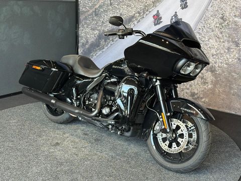  FLTRK ROAD GLIDE LIMITED Vivid Black Blacked Out