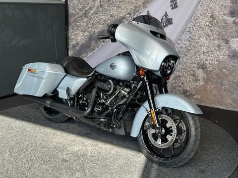  FLHXS STREET GLIDE SPECIAL Solid Colour Blacked Out