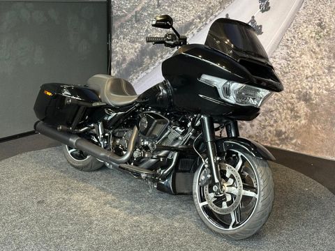  FLTRX ROAD GLIDE Vivid Black Blacked Out