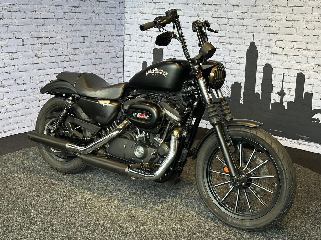  IRON 883