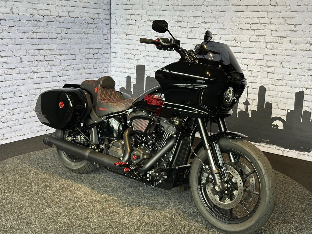  SOFTAIL FXLRST LOW RIDER ST Black Trim - Vivid Black BTW VERREKENBAAR