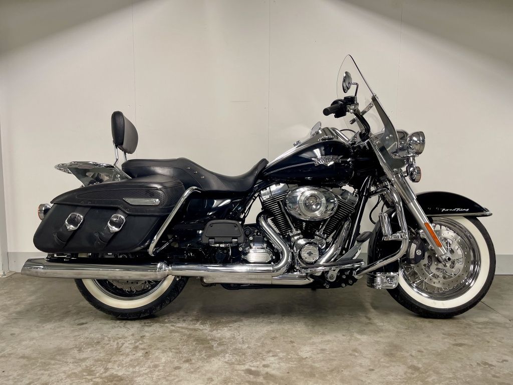  TOURING FLHRC ROAD KING CLASSIC