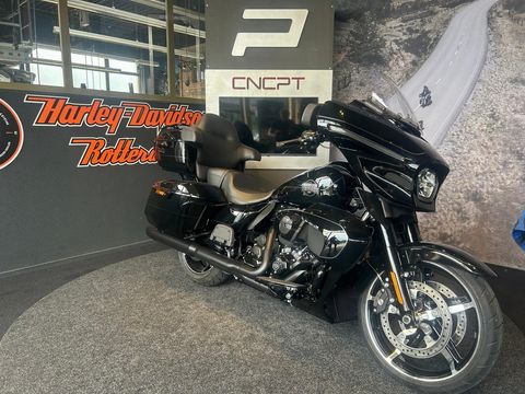  FLHXU STREET GLIDE ULTRA Black Trim - Vivid Black