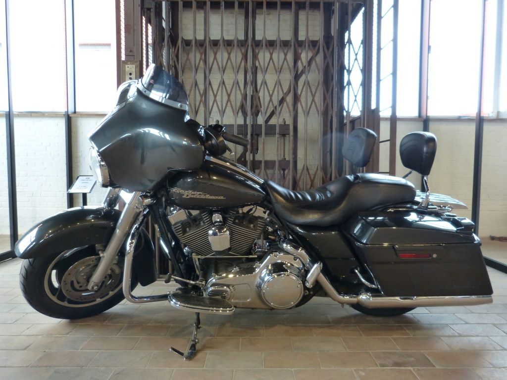 Touring FLHX Street Glide  Touring FLHX Street Glide