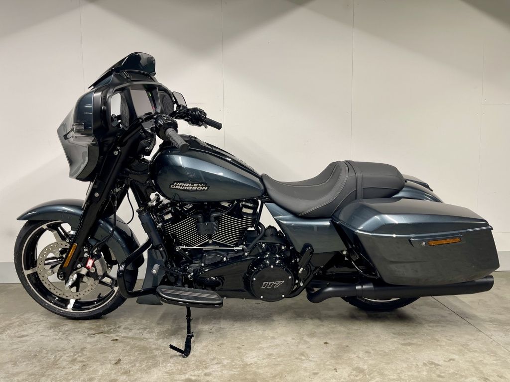 TOURING FLHX STREET GLIDE " STOCK DEAL "  TOURING FLHX STREET GLIDE " STOCK DEAL "