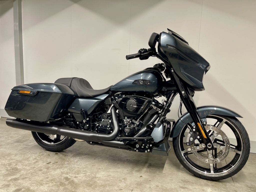 TOURING FLHX STREET GLIDE " STOCK DEAL "  TOURING FLHX STREET GLIDE " STOCK DEAL "