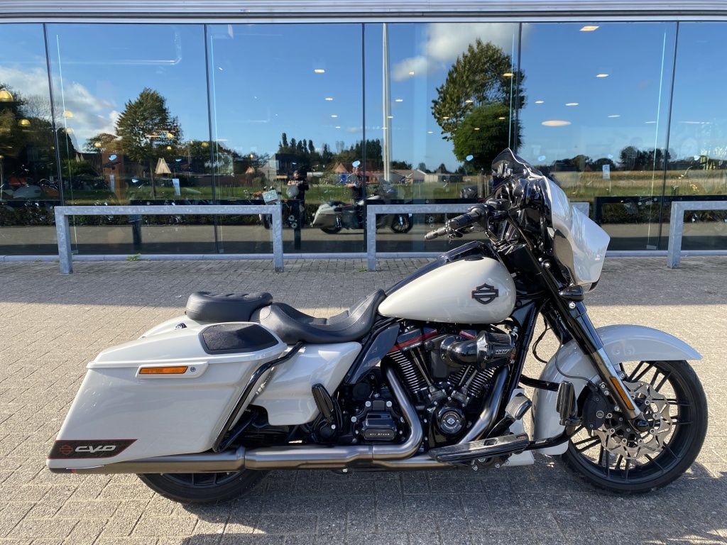 Street Glide CVO met 12 maanden waarborg  Street Glide CVO met 12 maanden waarborg
