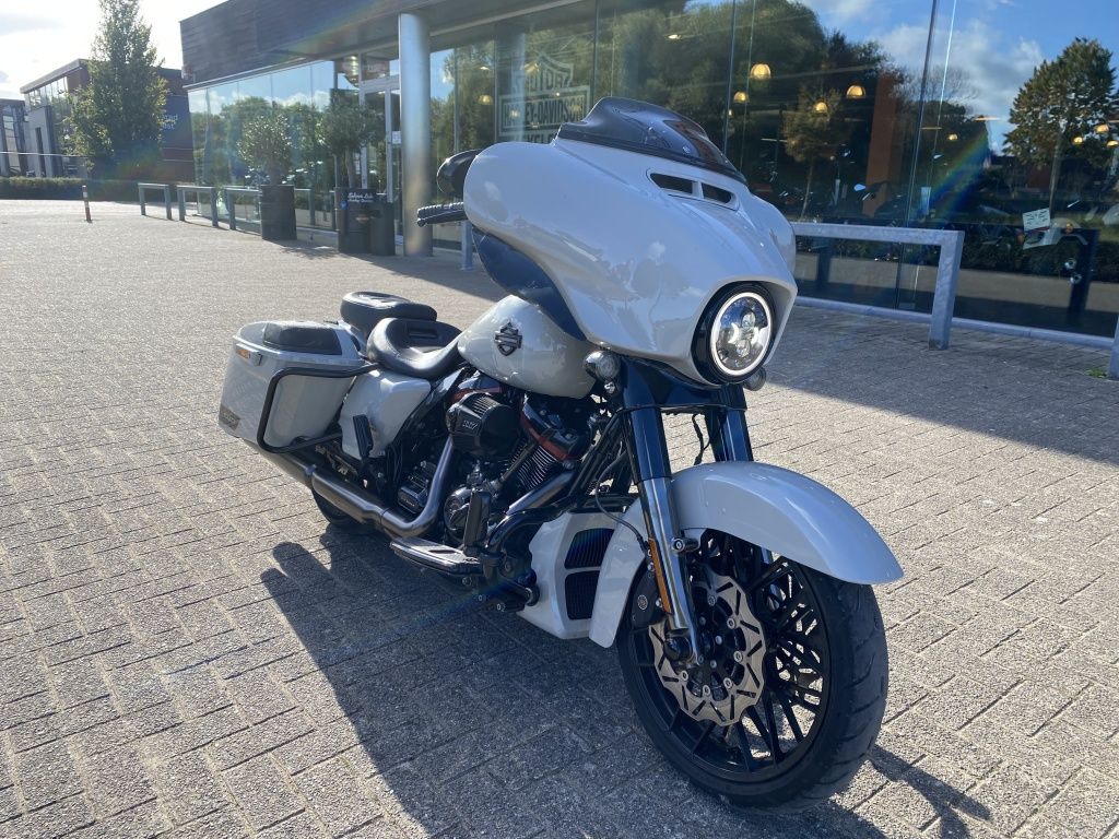 Street Glide CVO met 12 maanden waarborg  Street Glide CVO met 12 maanden waarborg