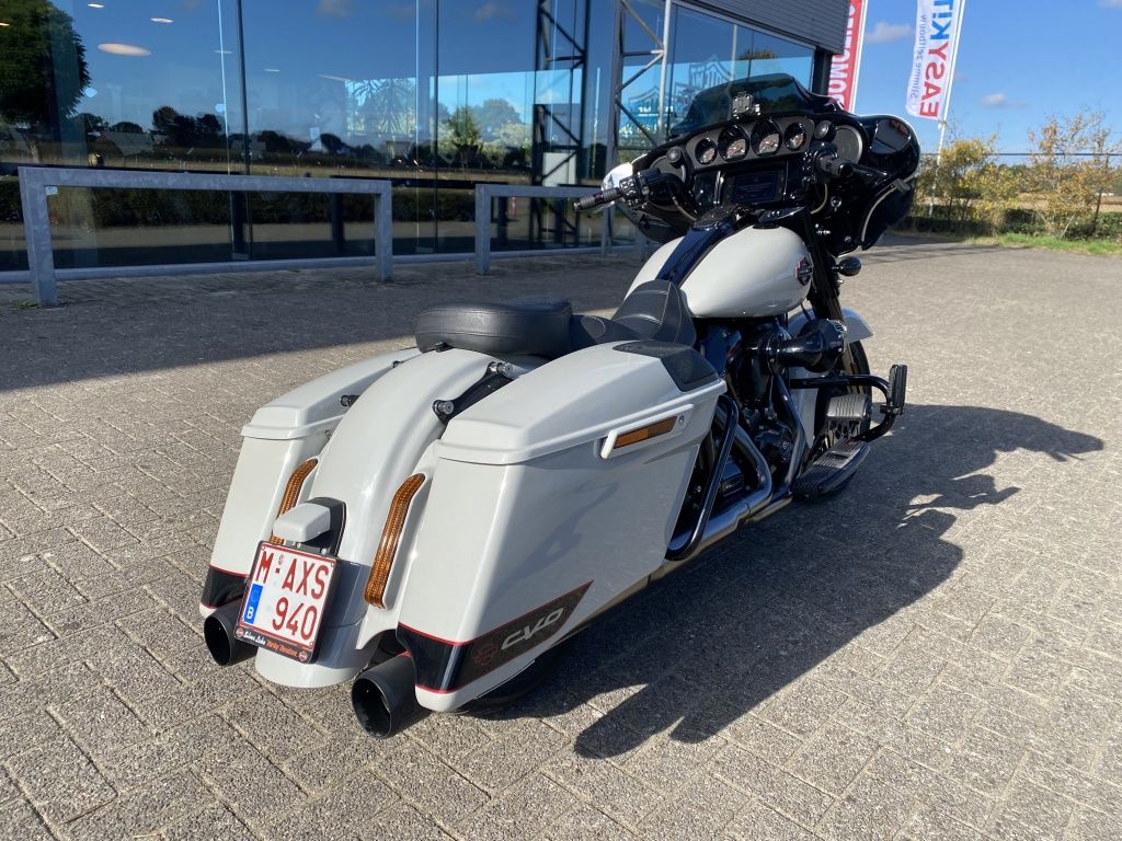 Street Glide CVO met 12 maanden waarborg  Street Glide CVO met 12 maanden waarborg