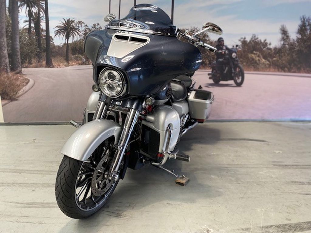 Cvo 1900 78KW STREET GLIDE  Cvo 1900 78KW STREET GLIDE