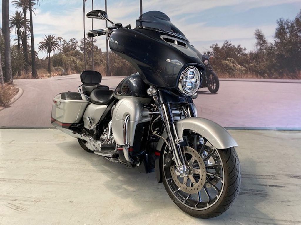 Cvo 1900 78KW STREET GLIDE  Cvo 1900 78KW STREET GLIDE