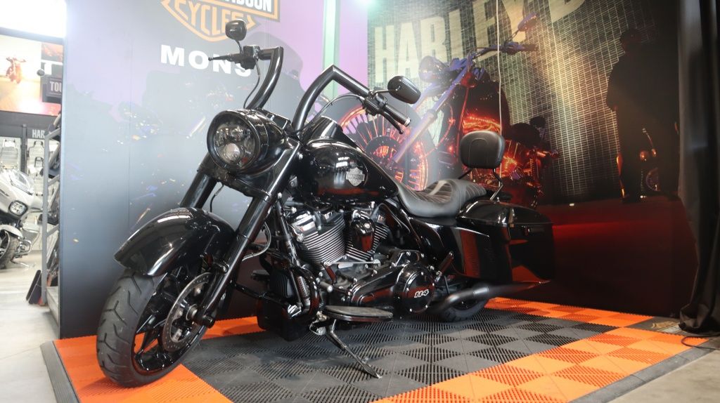 Tour Road King Sp&eacute;cial