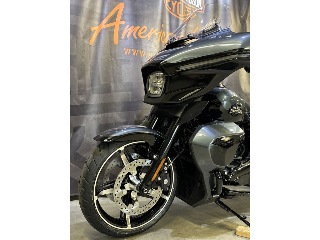 Touring Touring Street Glide Ultra FLHXU  Touring Touring Street Glide Ultra FLHXU
