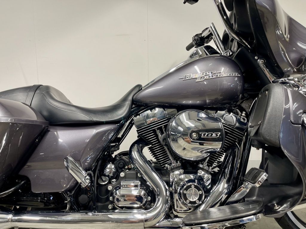 TOURING FLHX STREET GLIDE MET ELEKTRONISCH REGELBAAR UITLAATSYSTEEM  TOURING FLHX STREET GLIDE MET ELEKTRONISCH REGELBAAR UITLAATSYSTEEM