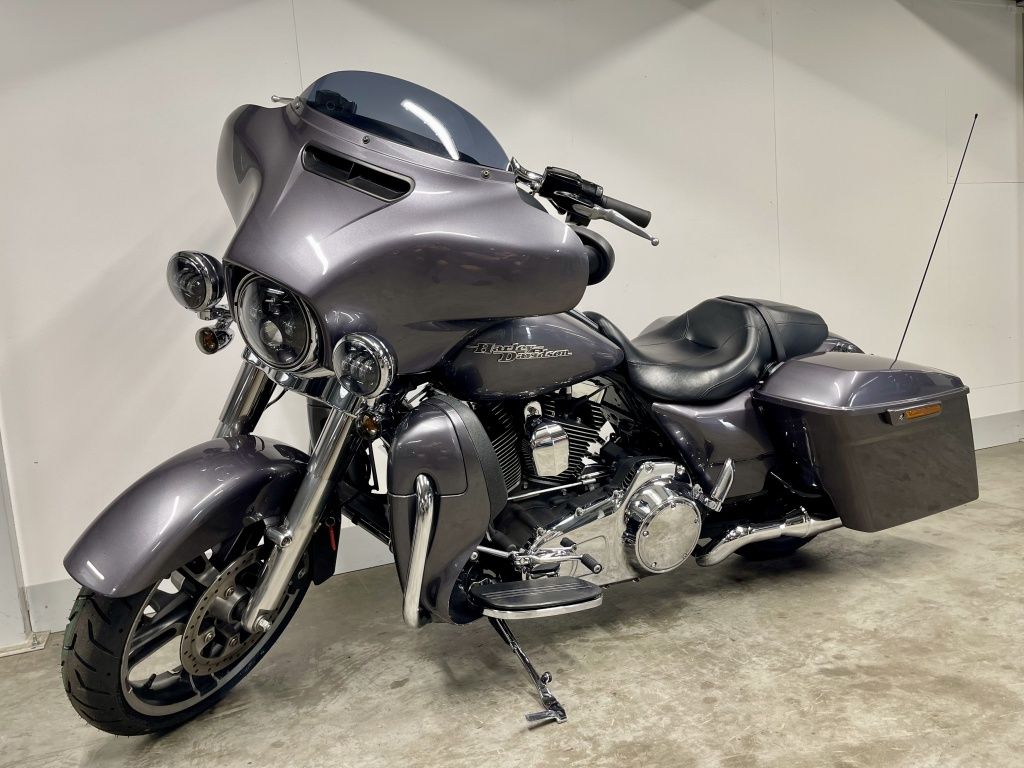 TOURING FLHX STREET GLIDE MET ELEKTRONISCH REGELBAAR UITLAATSYSTEEM  TOURING FLHX STREET GLIDE MET ELEKTRONISCH REGELBAAR UITLAATSYSTEEM