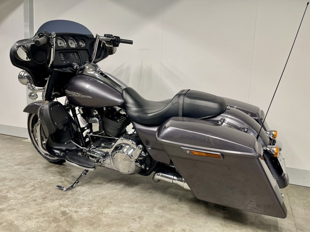 TOURING FLHX STREET GLIDE MET ELEKTRONISCH REGELBAAR UITLAATSYSTEEM  TOURING FLHX STREET GLIDE MET ELEKTRONISCH REGELBAAR UITLAATSYSTEEM