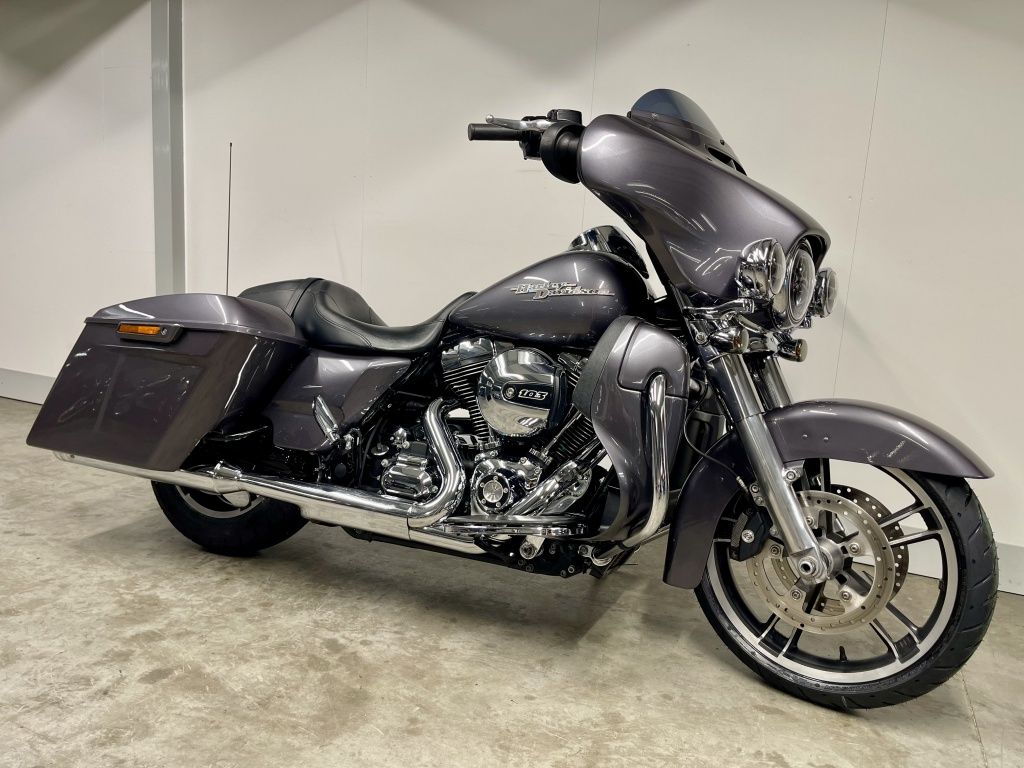 TOURING FLHX STREET GLIDE MET ELEKTRONISCH REGELBAAR UITLAATSYSTEEM  TOURING FLHX STREET GLIDE MET ELEKTRONISCH REGELBAAR UITLAATSYSTEEM