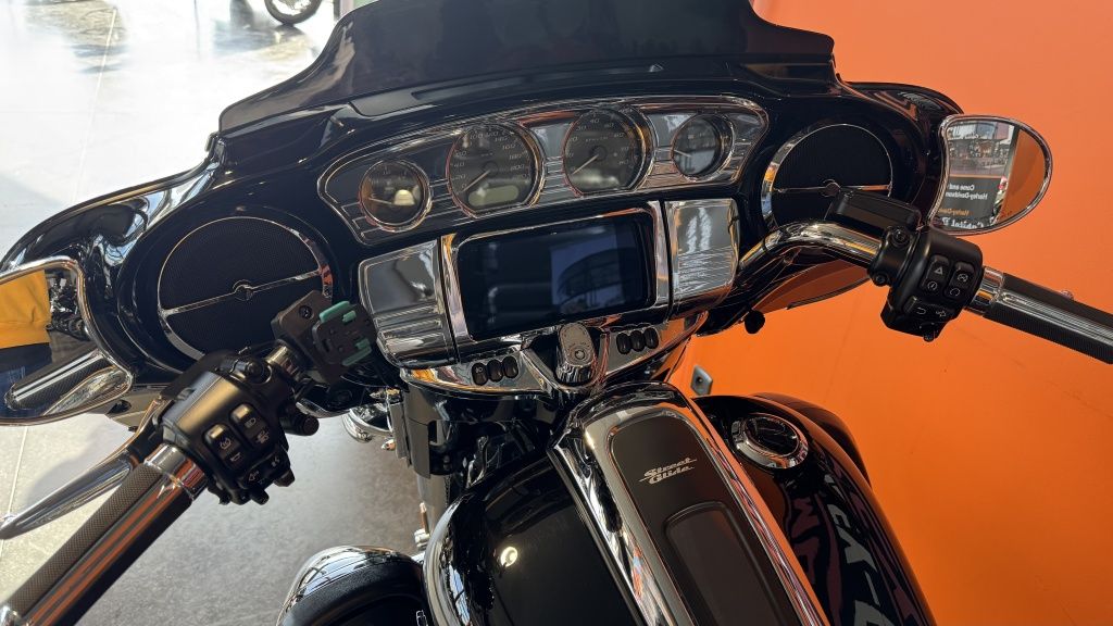 Tour STREET GLIDE SPECIAL  Tour STREET GLIDE SPECIAL