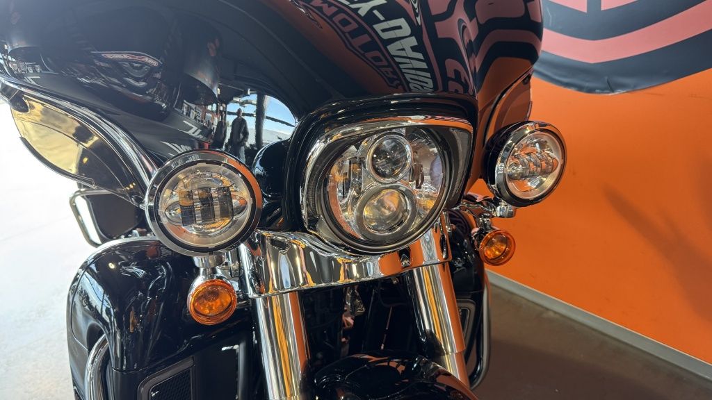 Tour STREET GLIDE SPECIAL  Tour STREET GLIDE SPECIAL