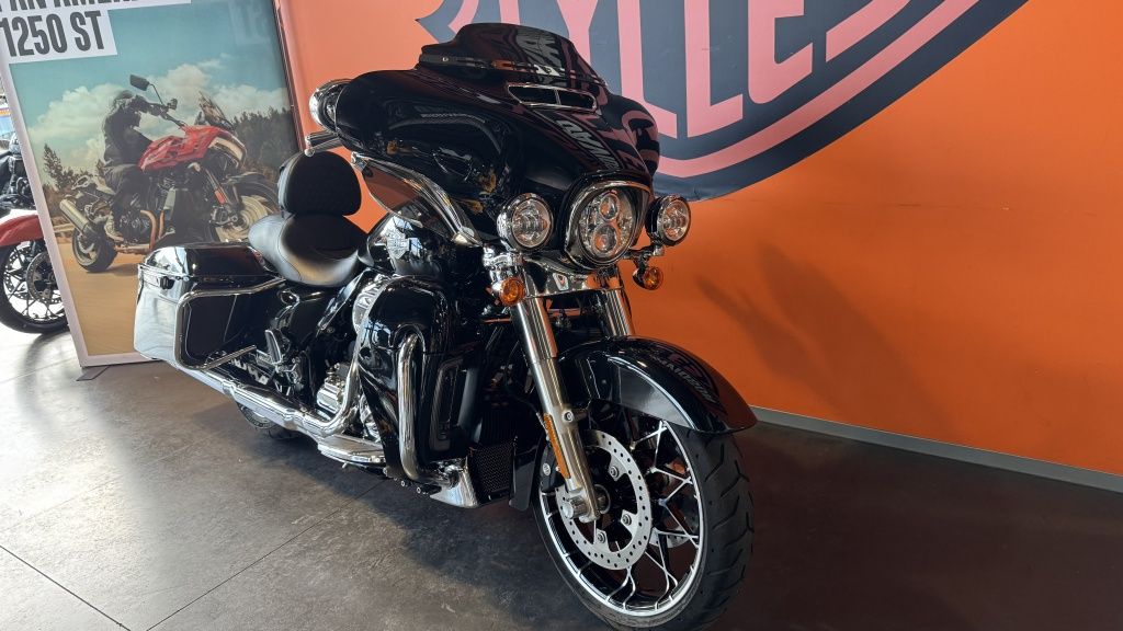 Tour STREET GLIDE SPECIAL  Tour STREET GLIDE SPECIAL