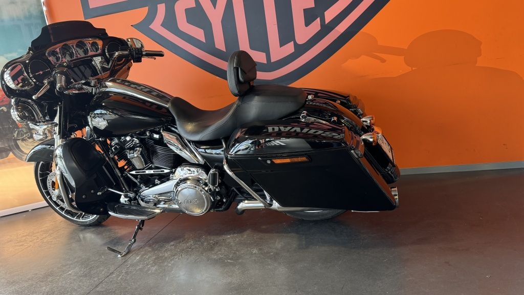 Tour STREET GLIDE SPECIAL  Tour STREET GLIDE SPECIAL