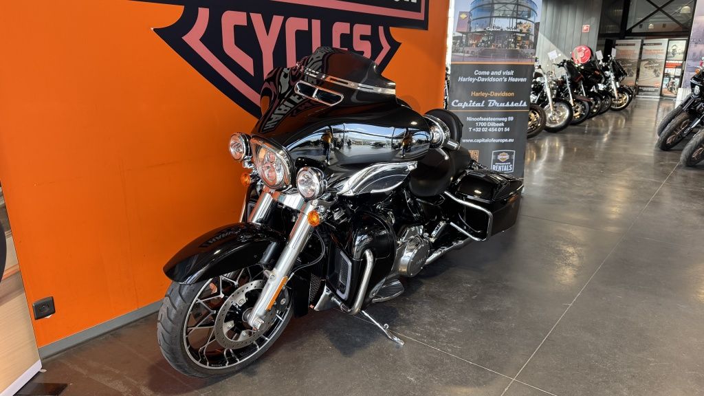 Tour STREET GLIDE SPECIAL  Tour STREET GLIDE SPECIAL