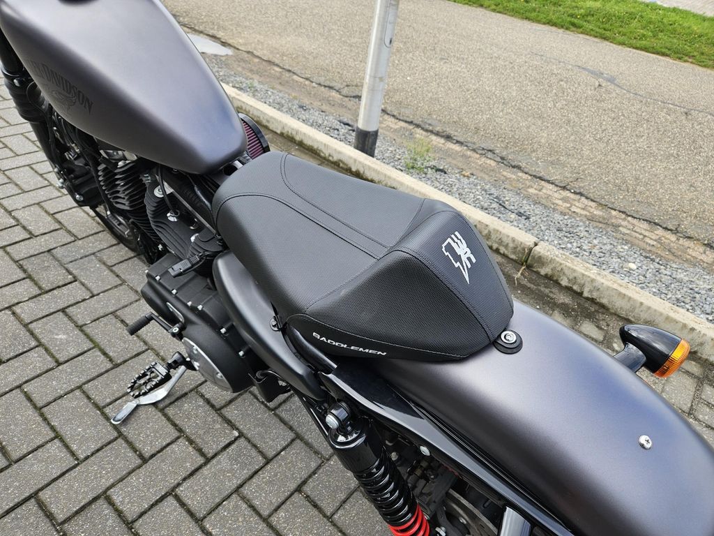 XL883 N Iron  XL883 N Iron