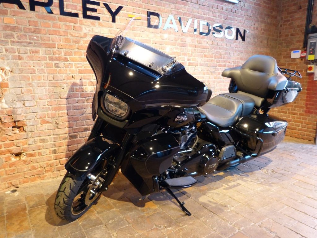 TOURING FLHXU Street Glide Ultra  TOURING FLHXU Street Glide Ultra