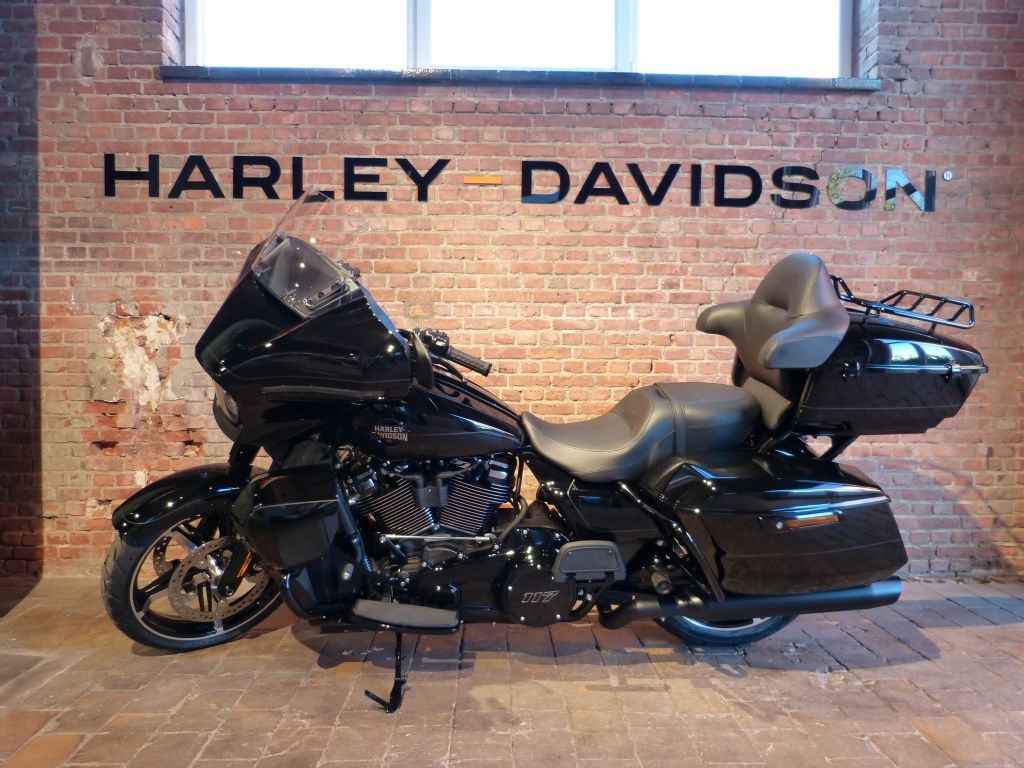 TOURING FLHXU Street Glide Ultra  TOURING FLHXU Street Glide Ultra