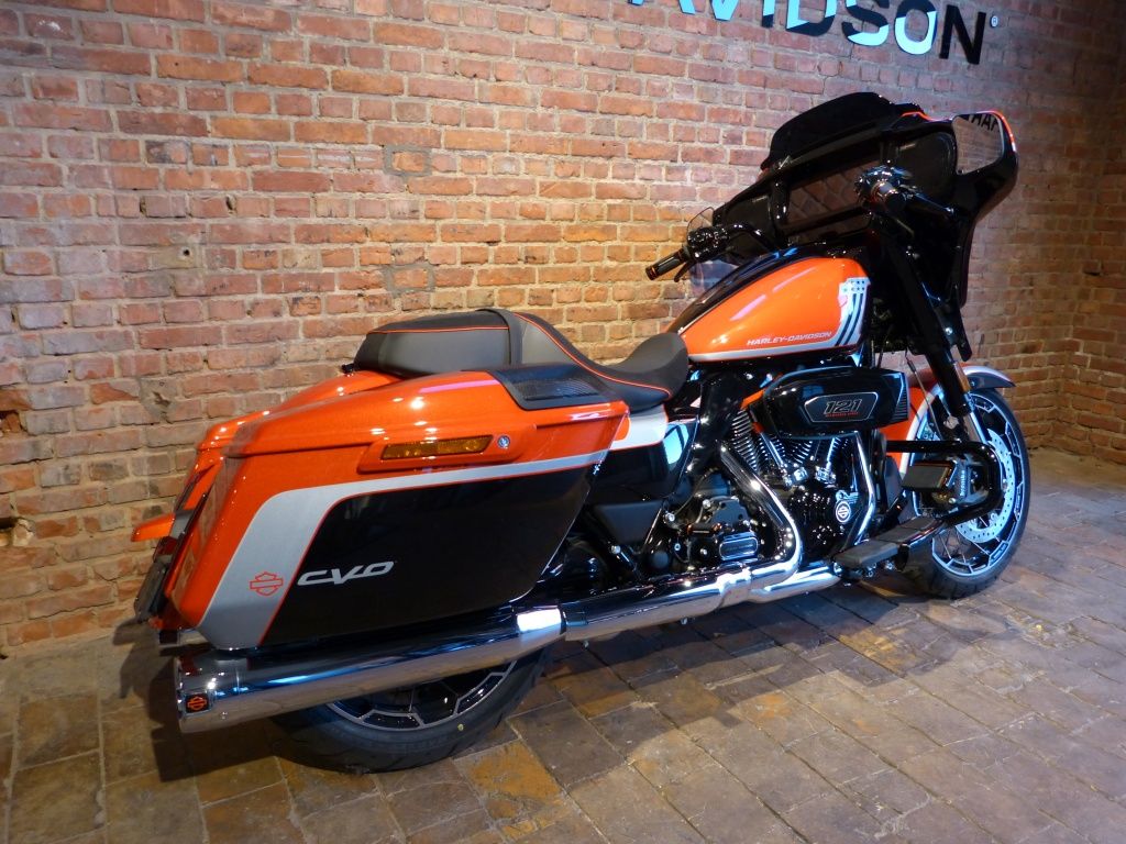 TOURING CVO Street Glide  TOURING CVO Street Glide