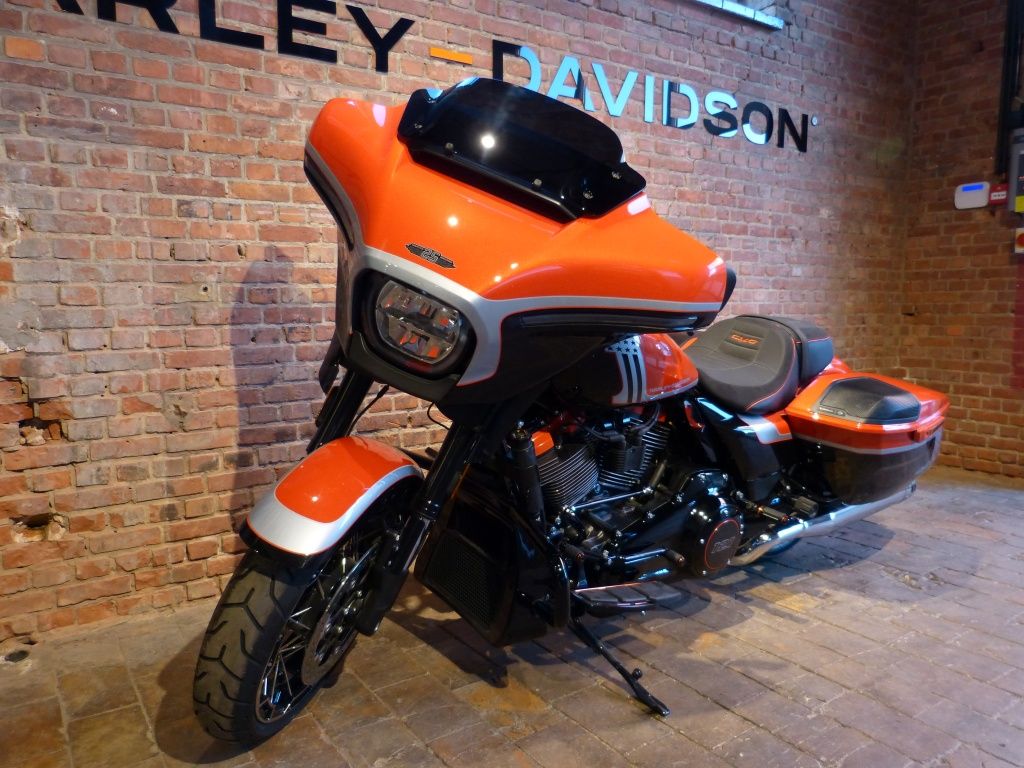 TOURING CVO Street Glide  TOURING CVO Street Glide