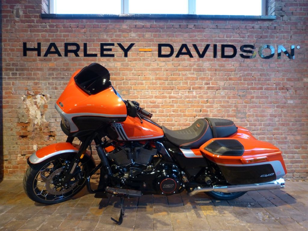 TOURING CVO Street Glide  TOURING CVO Street Glide