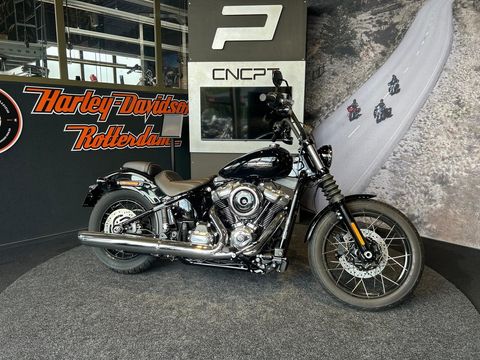  FXBB STREET BOB Laced Wheels - Vivid Black