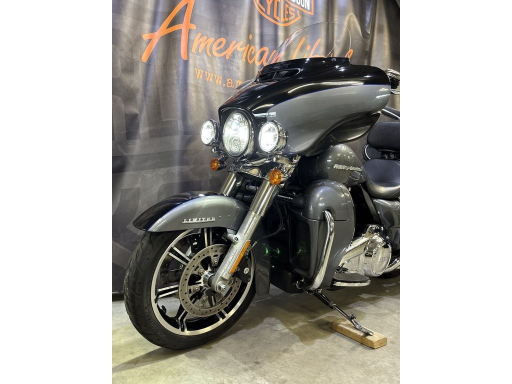 Touring Touring Ultra Limited FLHTK  Touring Touring Ultra Limited FLHTK