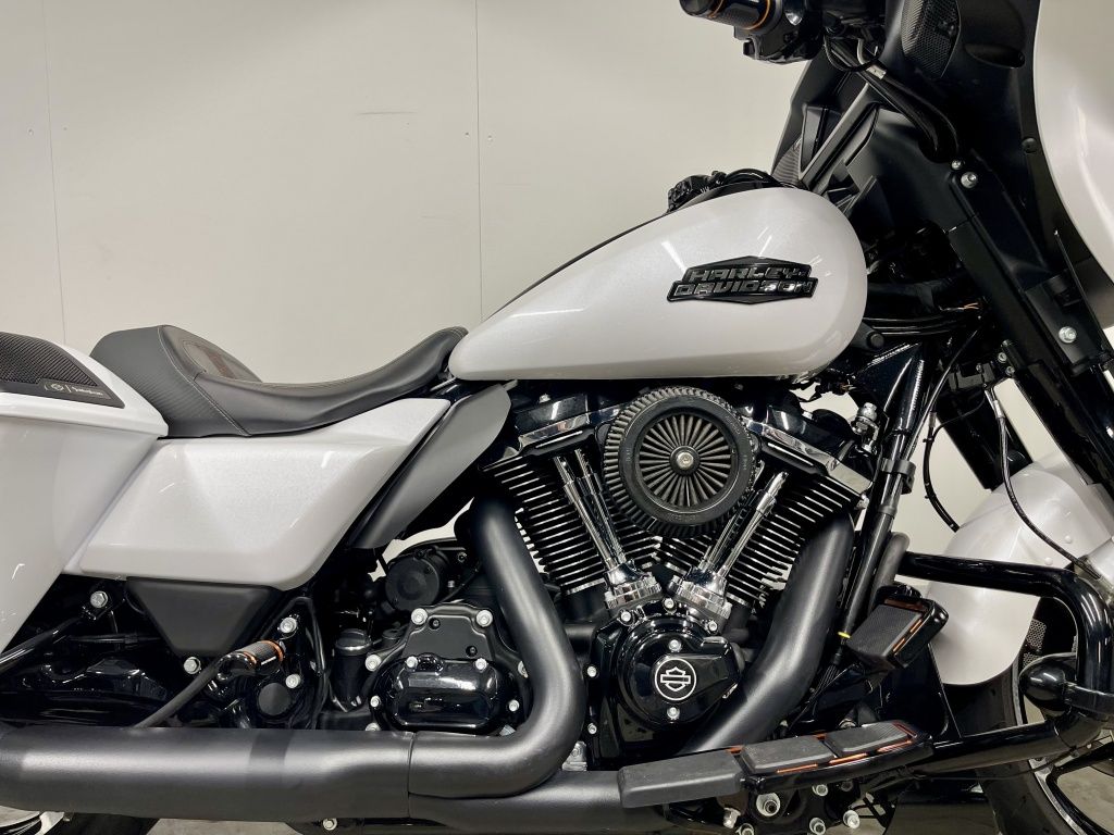 TOURING FLHX STREET GLIDE MET ELEKTRONISCH REGELBAAR UITLAATSYSTEEM  TOURING FLHX STREET GLIDE MET ELEKTRONISCH REGELBAAR UITLAATSYSTEEM